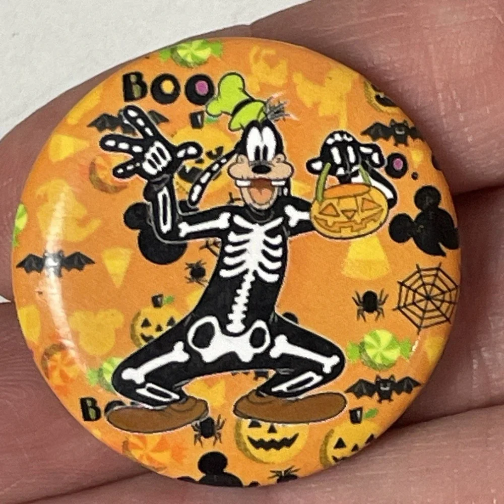 Lot Of 23 Pin Back Buttons Disney Pixar Halloween Star Wars 1.25